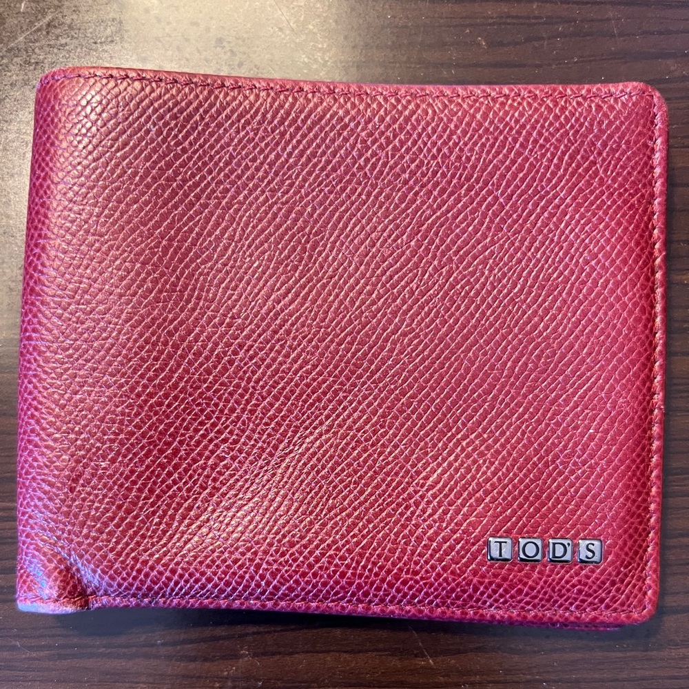 Tod's soft genuine leather men's bifold wallet in Red.